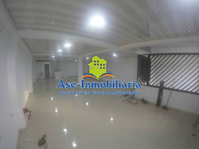 Salón Comercial para Alquiler en Florencia - 2